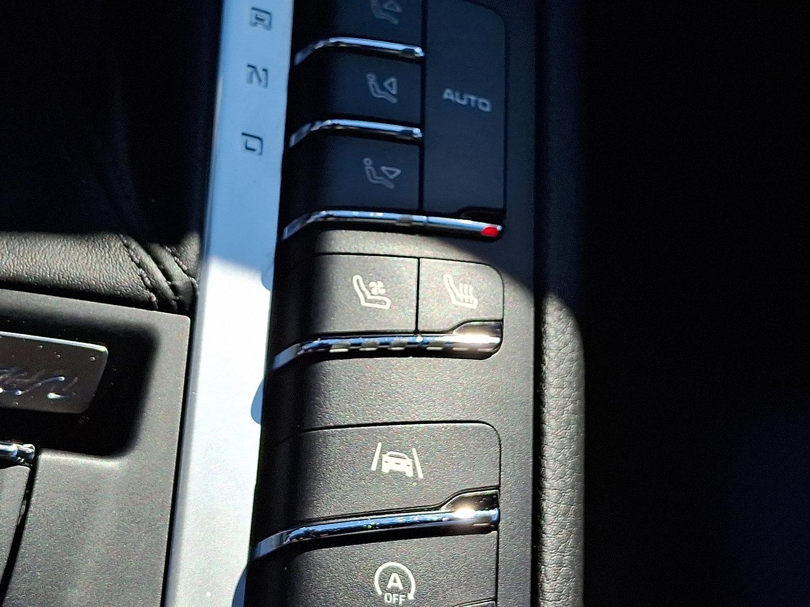 2021 Porsche Macan Vehicle Photo in Willow Grove, PA 19090