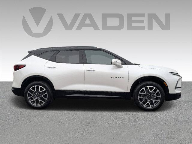 2025 Chevrolet Blazer Vehicle Photo in BRUNSWICK, GA 31525-1881