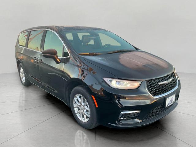 2026 Chrysler Pacifica Vehicle Photo in Neenah, WI 54956