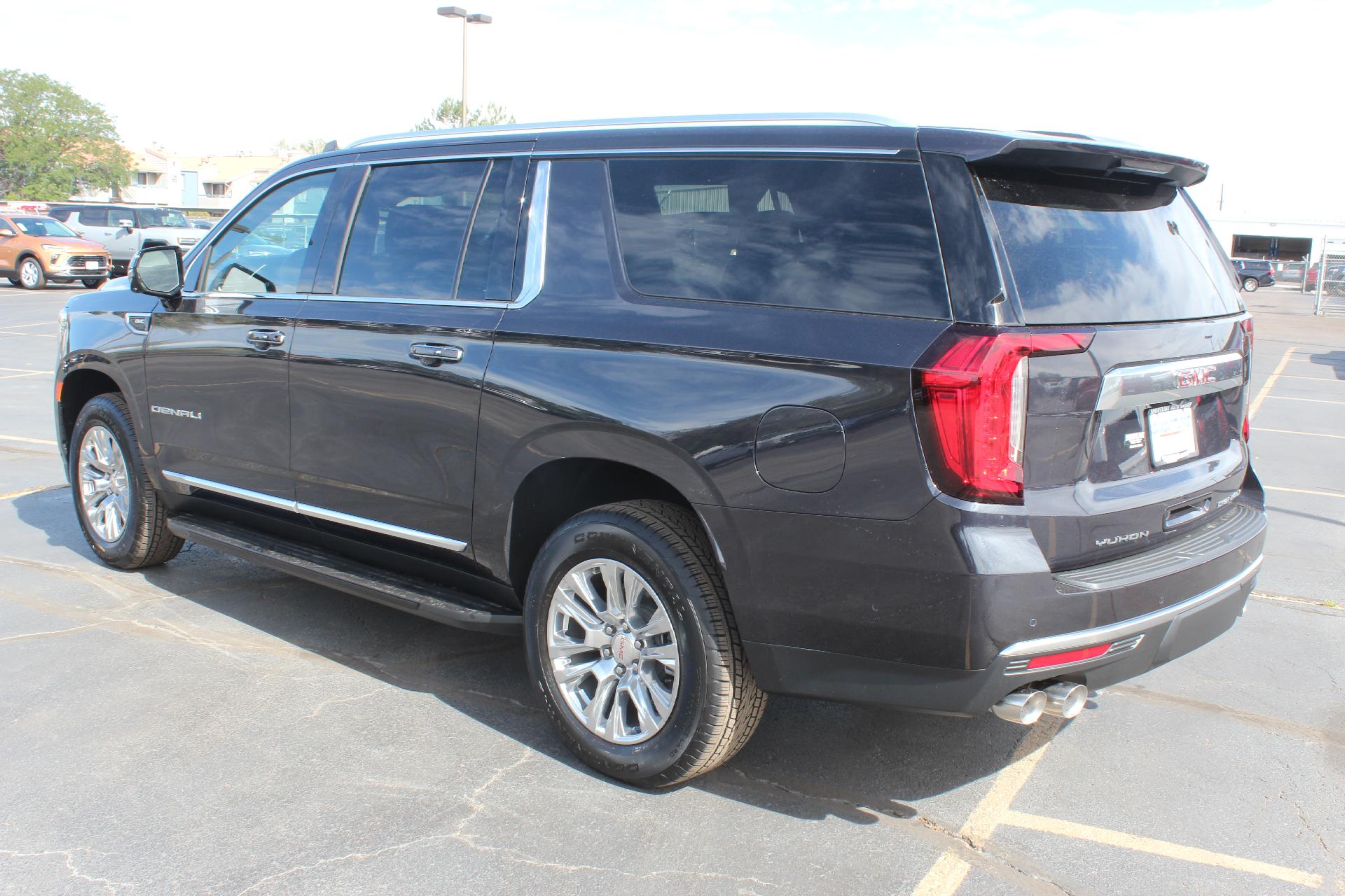 2024 GMC Yukon XL Vehicle Photo in AURORA, CO 80012-4011