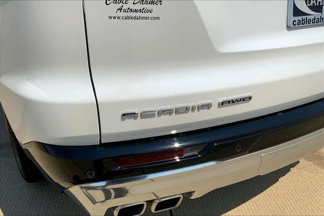2024 GMC Acadia Vehicle Photo in TOPEKA, KS 66609-0000