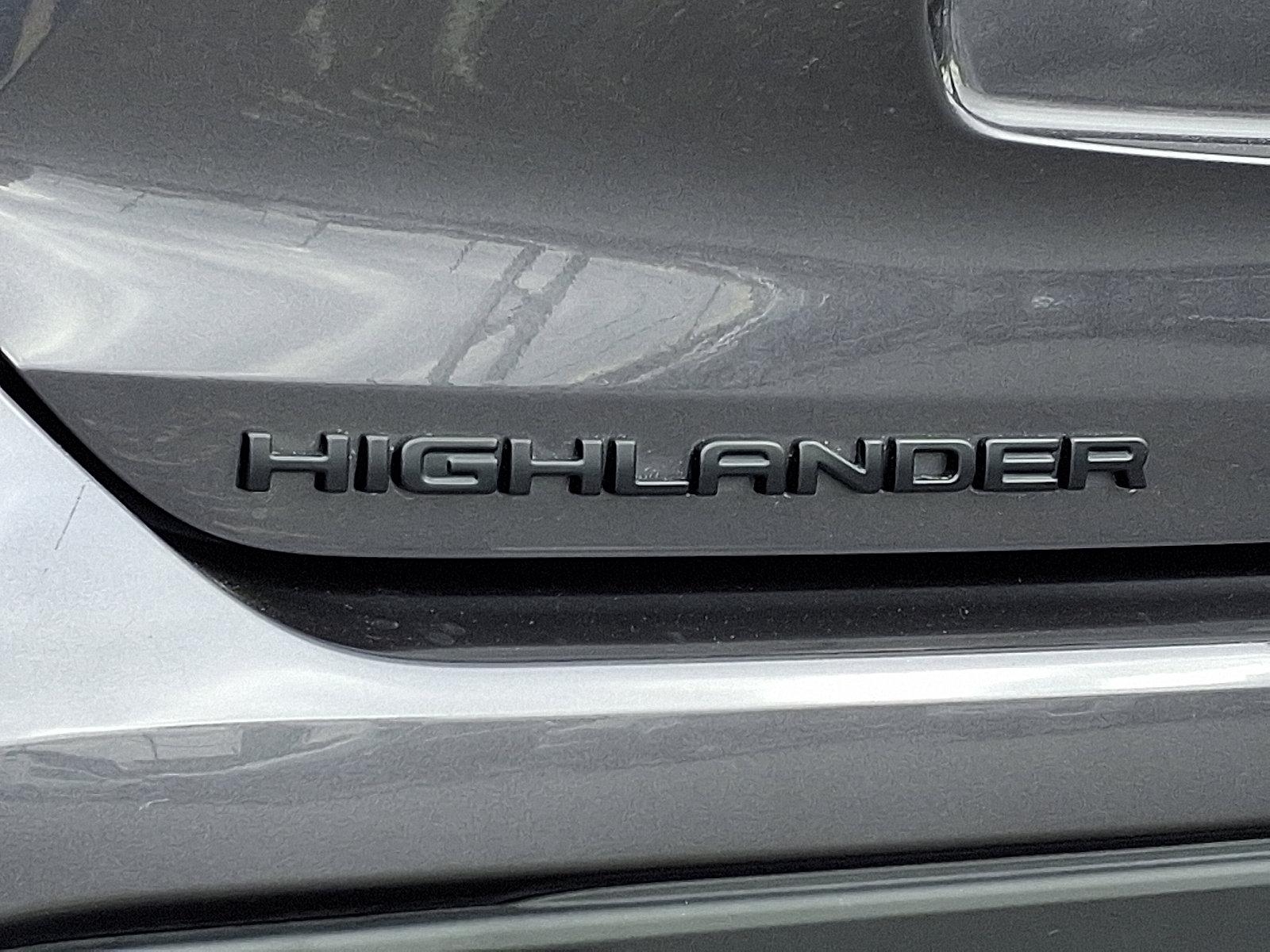 2022 Toyota Highlander Vehicle Photo in BETHLEHEM, PA 18017-9401