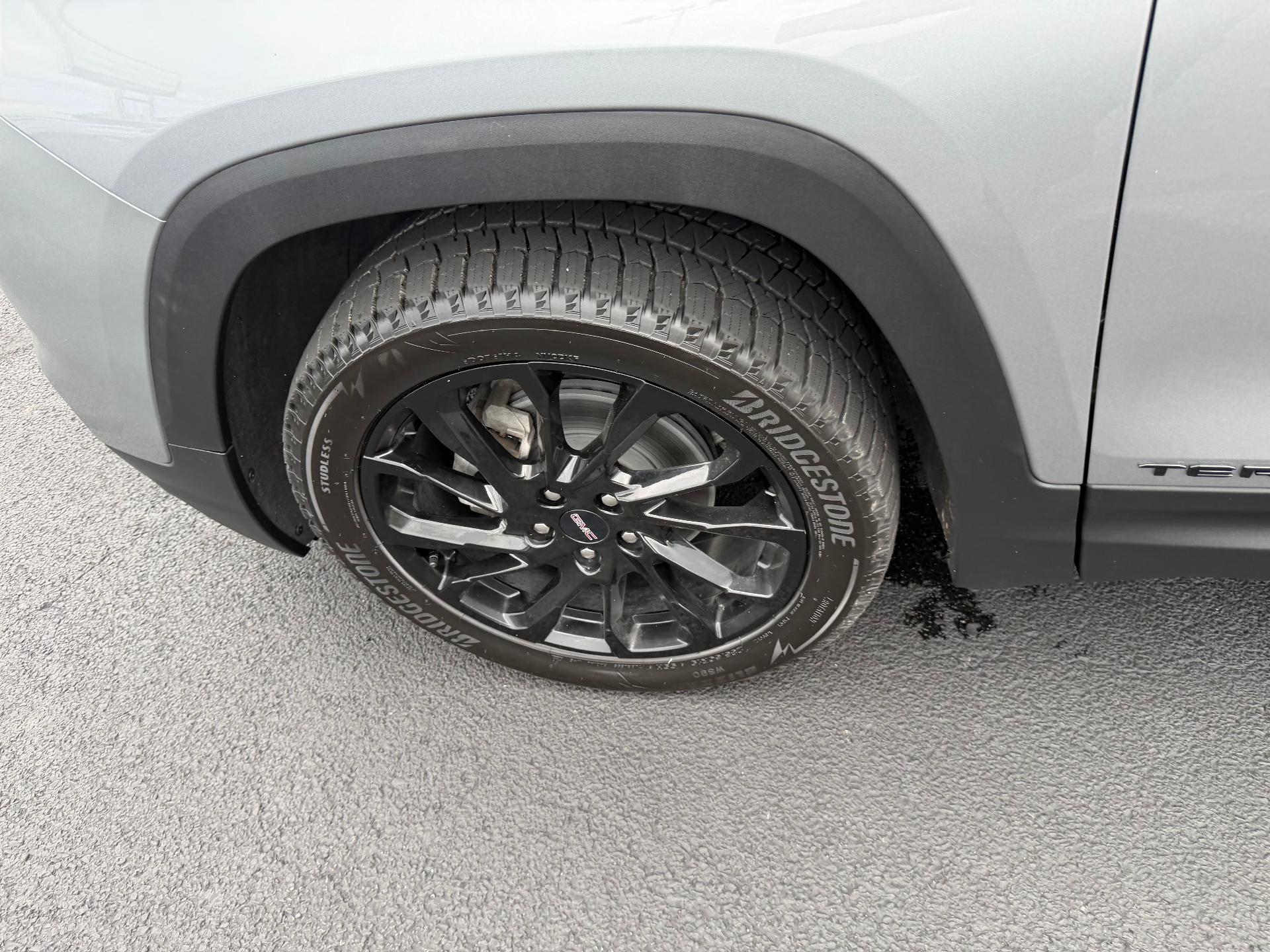 2024 GMC Terrain photo 16 of 36