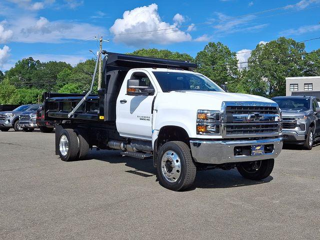 2024 Chevrolet Silverado 5500 HD Vehicle Photo in DANBURY, CT 06810-5034