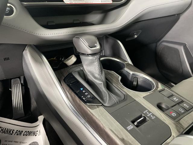 2024 Toyota Highlander Vehicle Photo in GILBERT, AZ 85297-0402