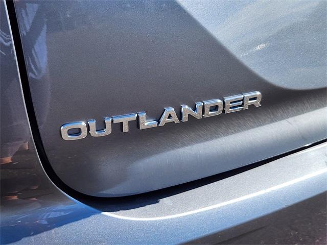 2024 Mitsubishi Outlander Vehicle Photo in AURORA, CO 80012-4011