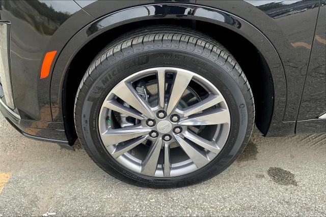 2025 Cadillac XT6 Vehicle Photo in KANSAS CITY, MO 64114-4545