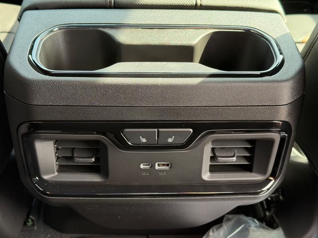 2025 GMC Sierra 2500 HD Vehicle Photo in COLUMBIA, MO 65203-3903