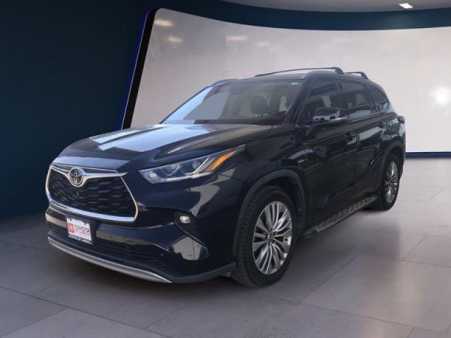 2022 Toyota Highlander Vehicle Photo in LAREDO, TX 78041-0006