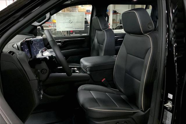 2025 Chevrolet Suburban Vehicle Photo in KANSAS CITY, MO 64114-4502