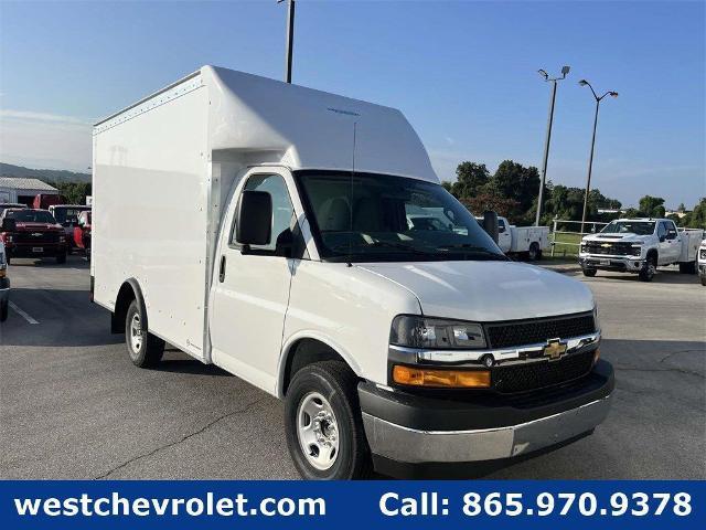 2025 Chevrolet Express Cutaway 3500 Vehicle Photo in ALCOA, TN 37701-3235