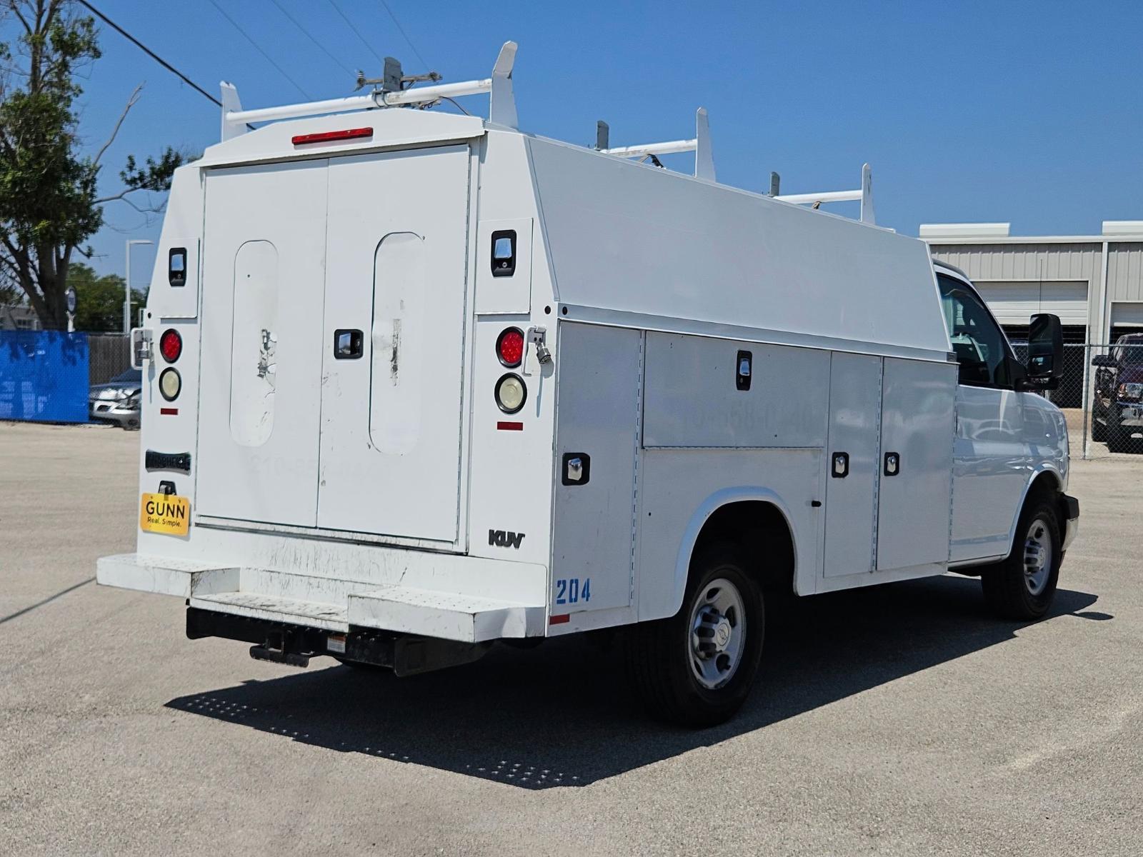 2017 Chevrolet Express Commercial Cutaway Vehicle Photo in Seguin, TX 78155