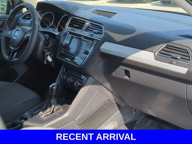 2020 Volkswagen Tiguan Vehicle Photo in Merrillville, IN 46410
