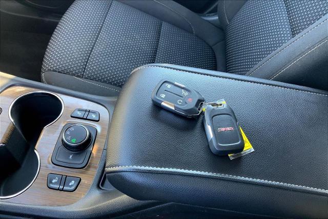 2023 GMC Acadia Vehicle Photo in TOPEKA, KS 66609-0000