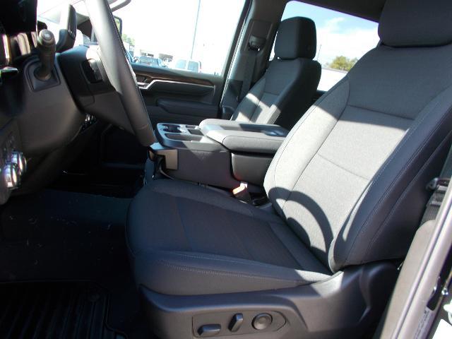 2025 GMC Sierra 2500 HD Vehicle Photo in LOWELL, MA 01852-4336