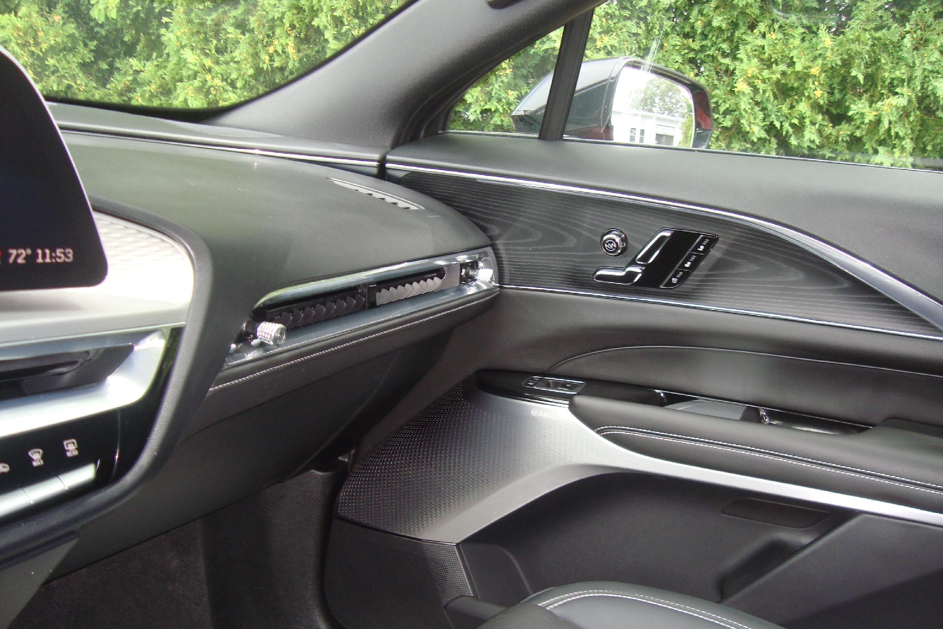 2024 Cadillac LYRIQ Vehicle Photo in PORTSMOUTH, NH 03801-4196