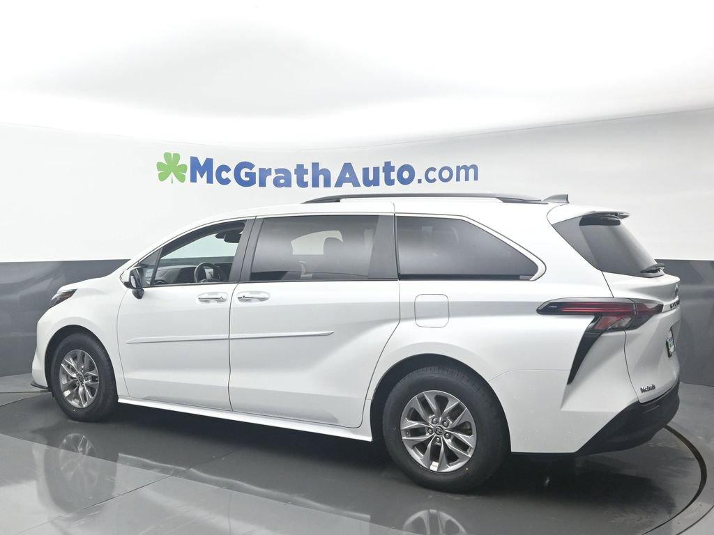 2022 Toyota Sienna Vehicle Photo in Cedar Rapids, IA 52402