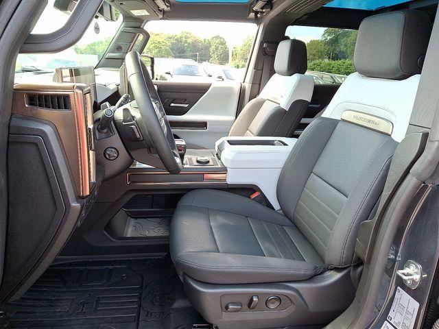 2025 GMC HUMMER EV SUV Vehicle Photo in DANBURY, CT 06810-5034