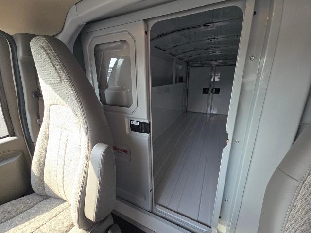 2025 Chevrolet Express Commercial Cutaway Vehicle Photo in INDEPENDENCE, MO 64055-1314