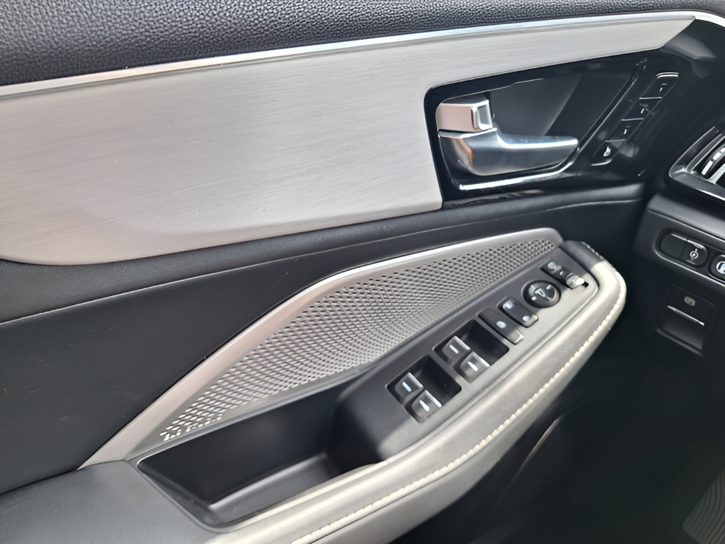 2023 Acura MDX photo 18 of 33
