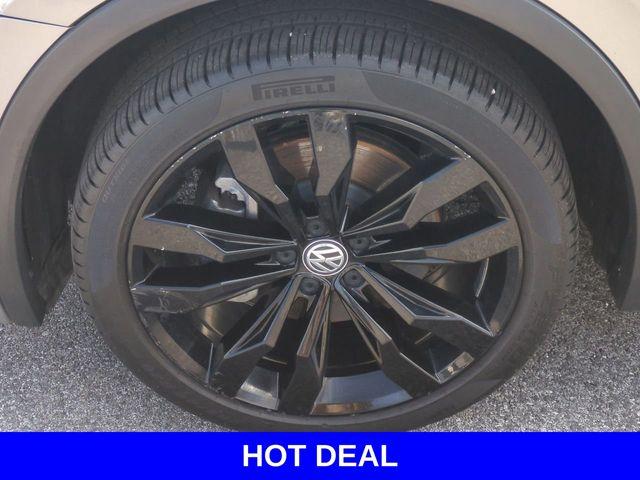 2021 Volkswagen Tiguan Vehicle Photo in Merrillville, IN 46410