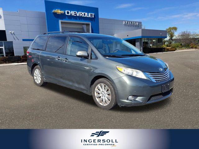 2013 Toyota Sienna Vehicle Photo in DANBURY, CT 06810-5034