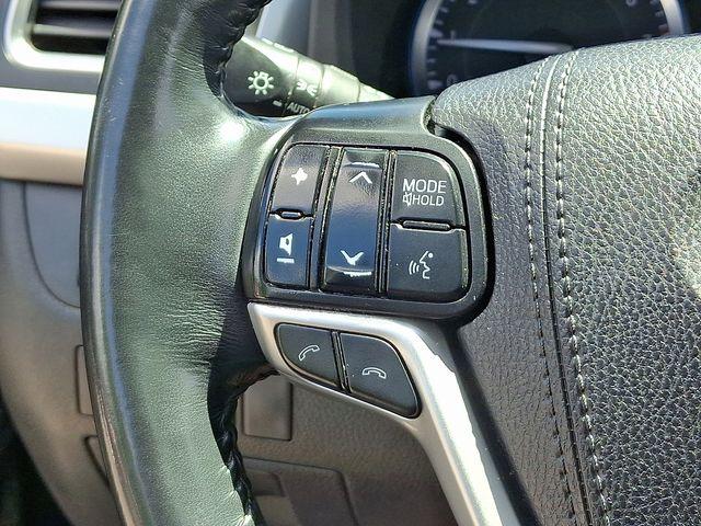 2019 Toyota Highlander Vehicle Photo in DANBURY, CT 06810-5034