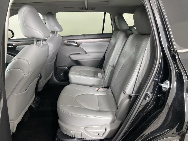 2024 Toyota Highlander Vehicle Photo in GILBERT, AZ 85297-0402