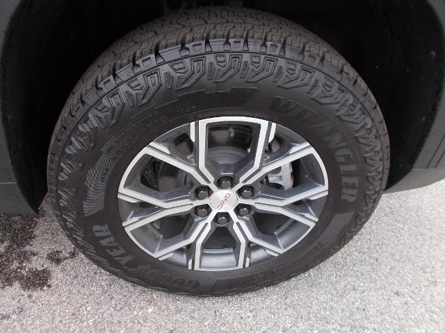 2025 GMC Acadia Vehicle Photo in LOWELL, MA 01852-4336