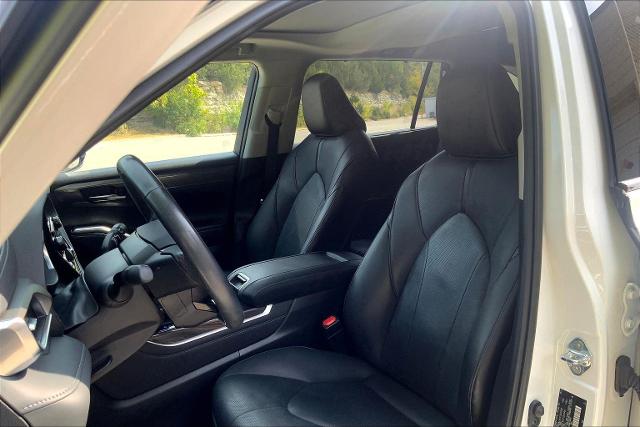 2021 Toyota Highlander Vehicle Photo in KANSAS CITY, MO 64114-4545