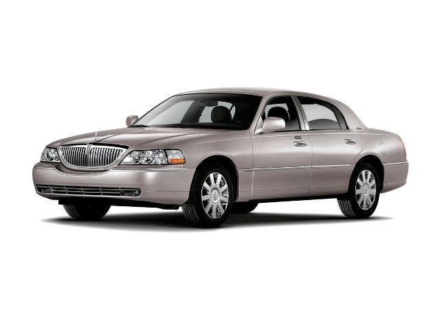 2007 Lincoln Town Car Vehicle Photo in Lees Summit, MO 64086