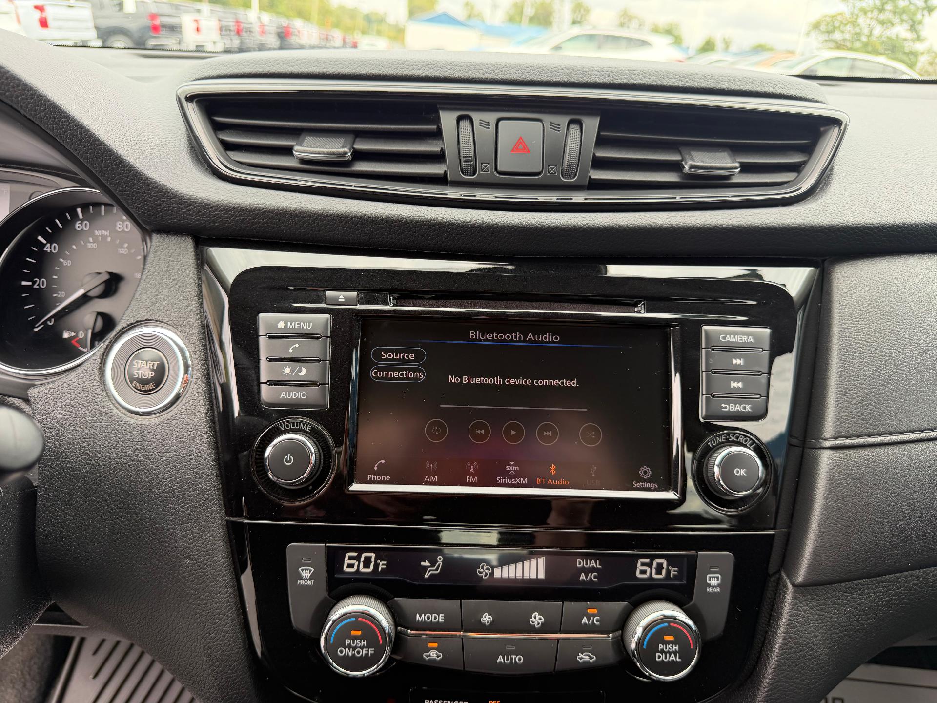 2019 Nissan Rogue photo 27 of 36