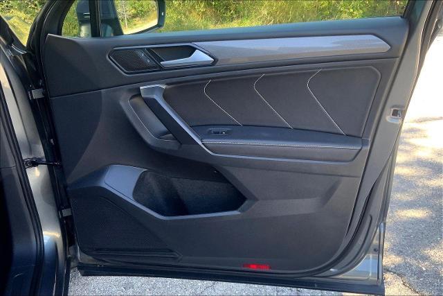 2024 Volkswagen Tiguan Vehicle Photo in KANSAS CITY, MO 64114-4545