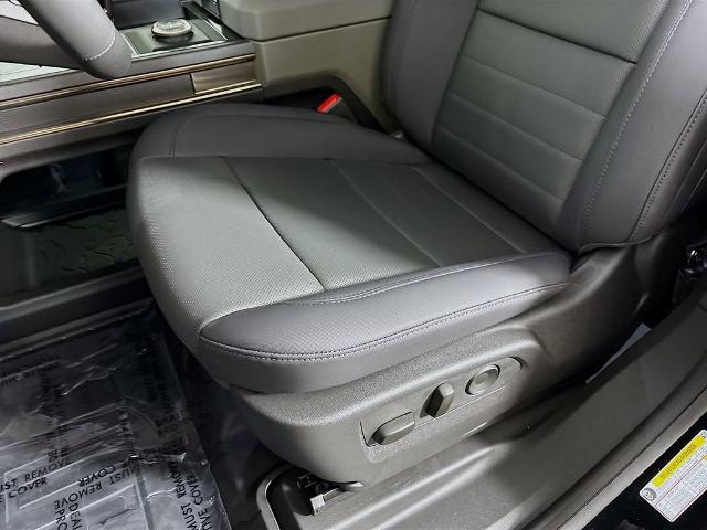 2025 GMC HUMMER EV SUV Vehicle Photo in PUYALLUP, WA 98371-4149