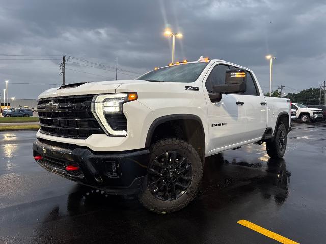 Summit White 2026 Chevrolet Silverado 2500HD Pickup Truck Four-Wheel Drive Automatic