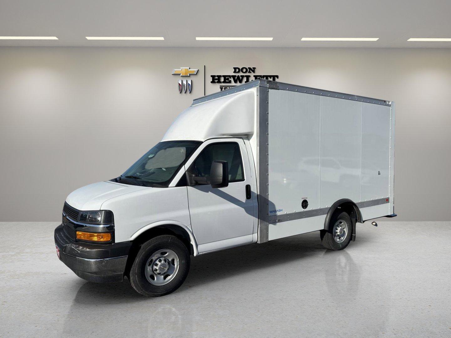 2024 Chevrolet Express Cutaway 3500 Vehicle Photo in GEORGETOWN, TX 78626-7508