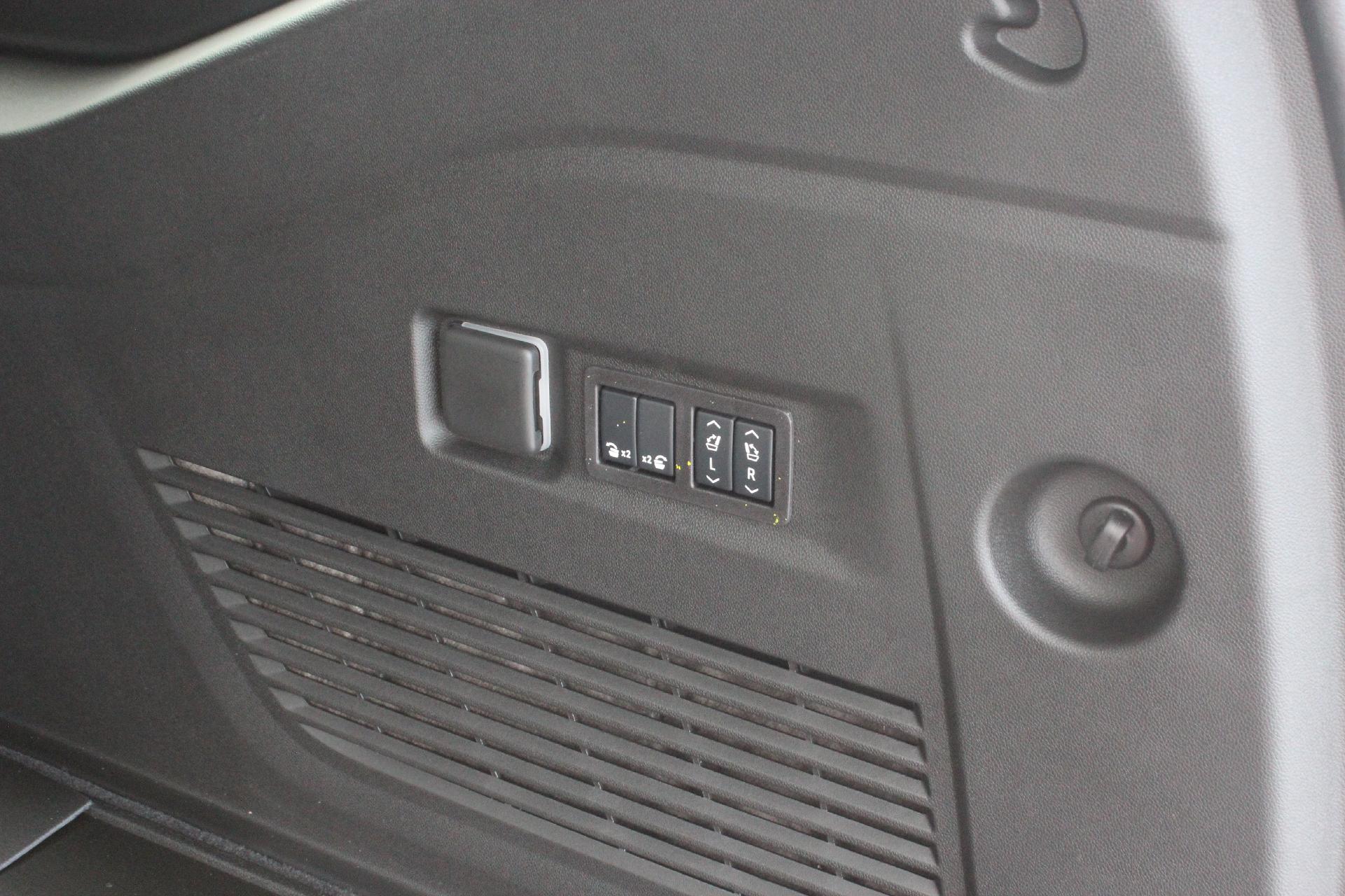 2026 GMC Yukon XL Vehicle Photo in AURORA, CO 80012-4011