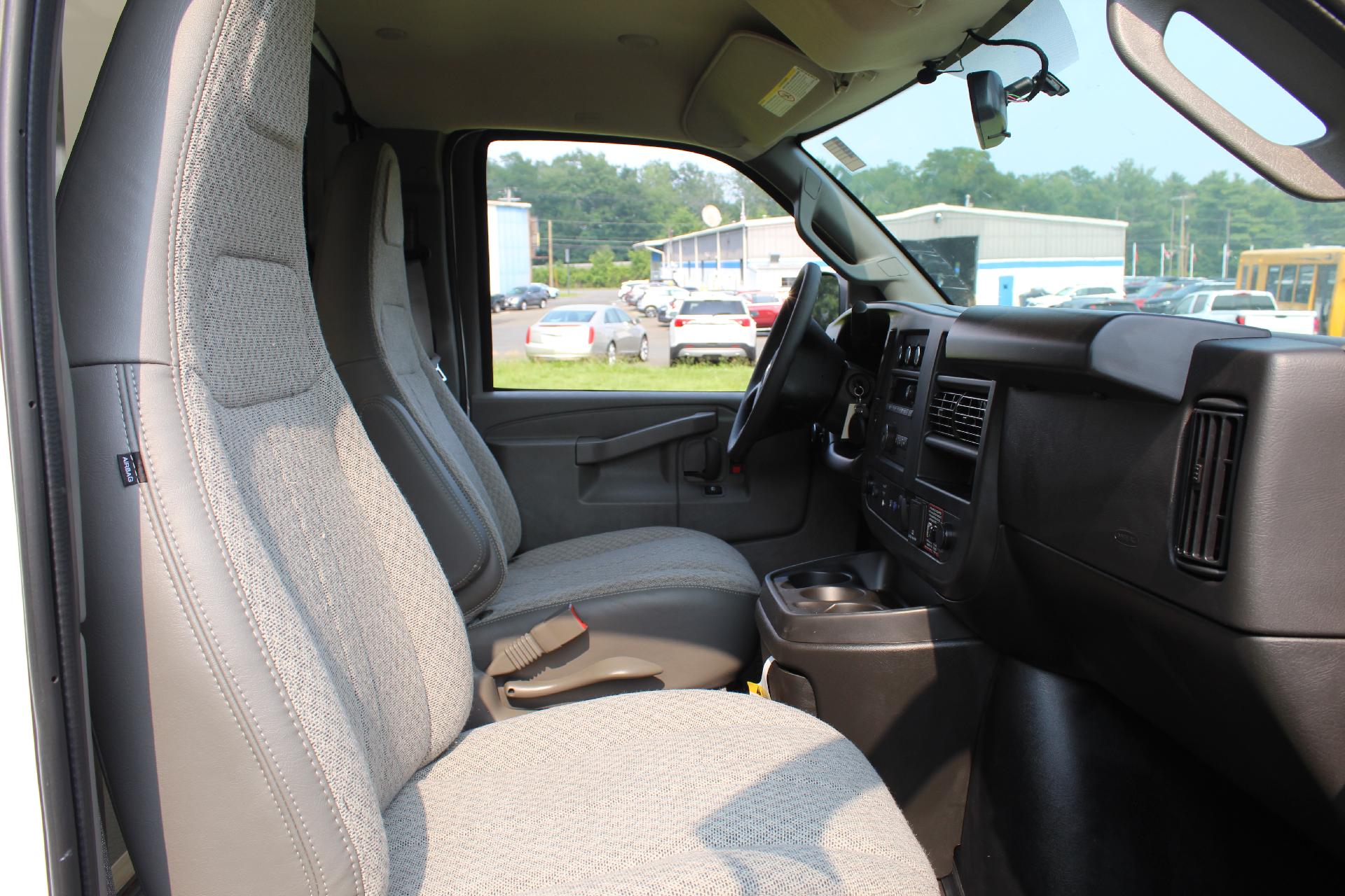 2025 Chevrolet Express Cutaway 3500 Vehicle Photo in NORTHAMPTON, MA 01060-1120