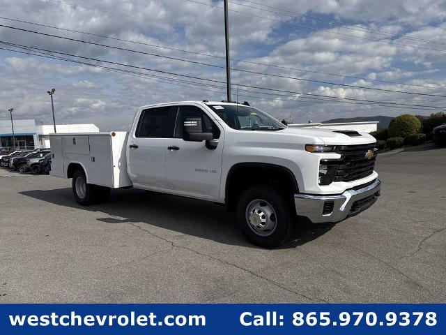 2025 Chevrolet Silverado 3500 HD Chassis Cab Vehicle Photo in ALCOA, TN 37701-3235