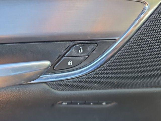 2019 Cadillac XT5 Vehicle Photo in Pleasant Hills, PA 15236