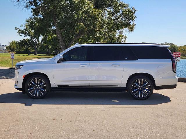 2022 Cadillac Escalade ESV Vehicle Photo in DENTON, TX 76210-9321