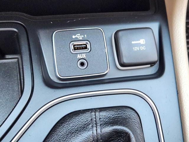2019 Jeep Cherokee Vehicle Photo in DENTON, TX 76210-9321
