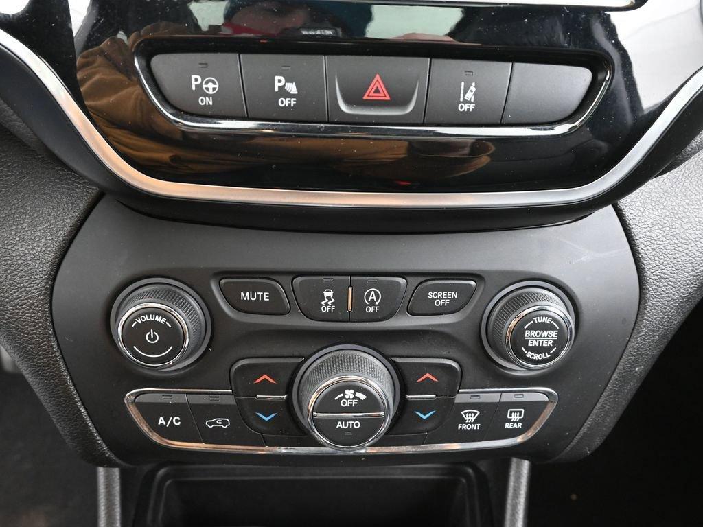 2021 Jeep Cherokee Vehicle Photo in Cedar Rapids, IA 52402