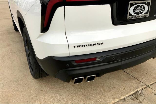 2024 Chevrolet Traverse Vehicle Photo in TOPEKA, KS 66609-0000