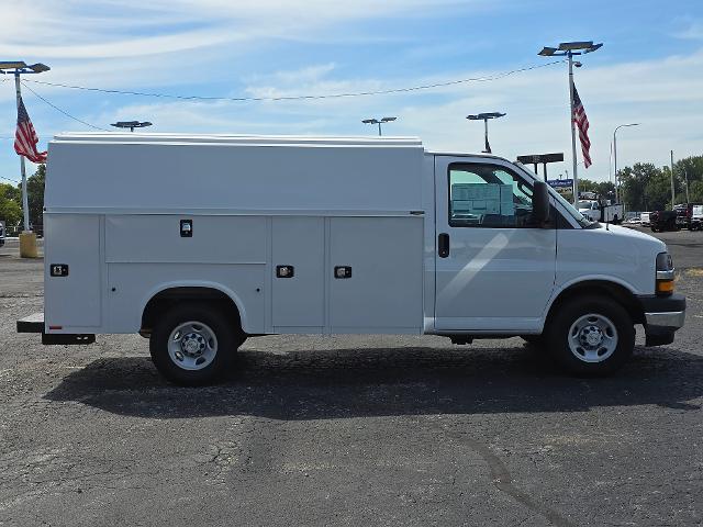 2025 Chevrolet Express Commercial Cutaway Vehicle Photo in INDEPENDENCE, MO 64055-1314