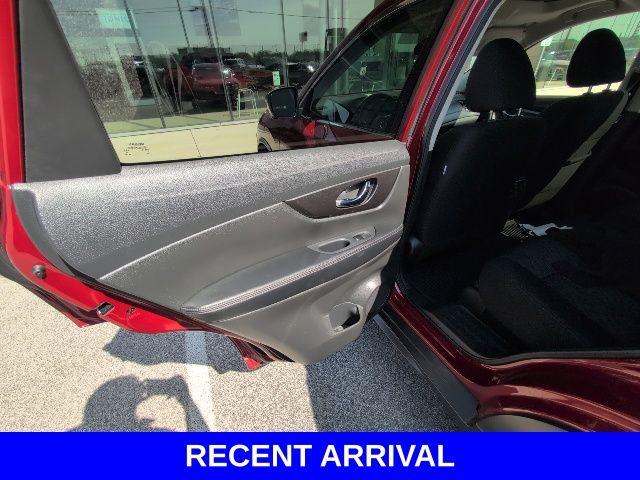2020 Nissan Rogue Vehicle Photo in Merrillville, IN 46410