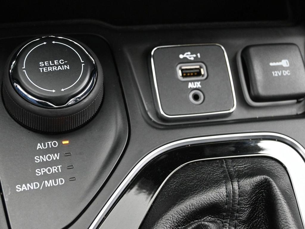 2021 Jeep Cherokee Vehicle Photo in Cedar Rapids, IA 52402