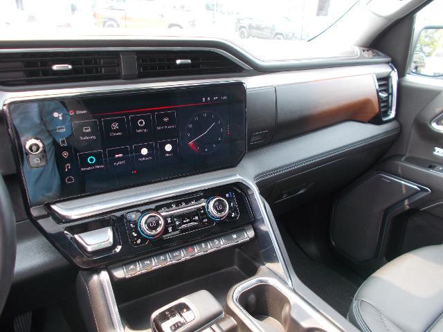 2024 GMC Sierra 1500 Vehicle Photo in LOWELL, MA 01852-4336