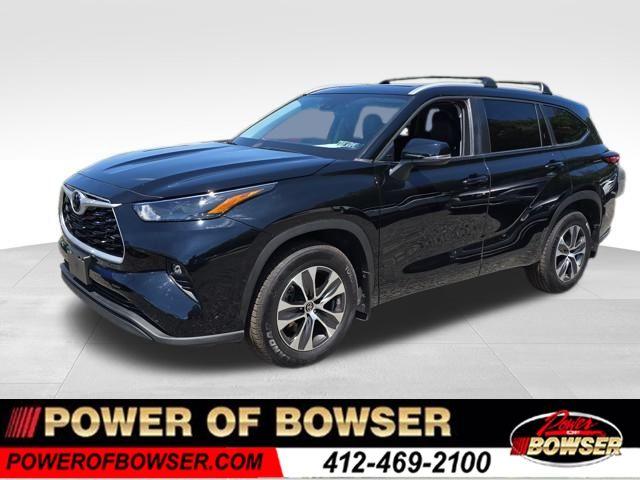 2023 Toyota Highlander Vehicle Photo in Pleasant Hills, PA 15236