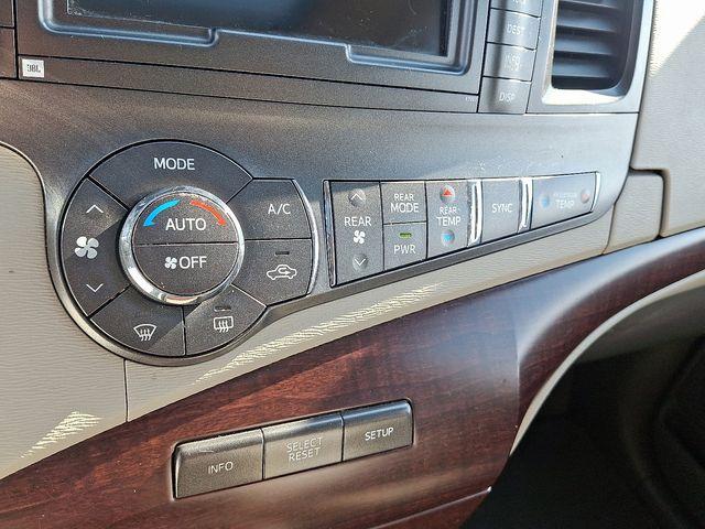 2013 Toyota Sienna Vehicle Photo in DANBURY, CT 06810-5034